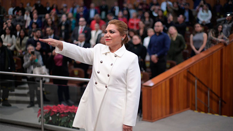 La nueva autoridad en la lucha contra la corrupción: Lisbeth Aurelia Jiménez Aguirre asume el reto de liderar la fiscalía general de Veracruz con firmeza y transparencia.