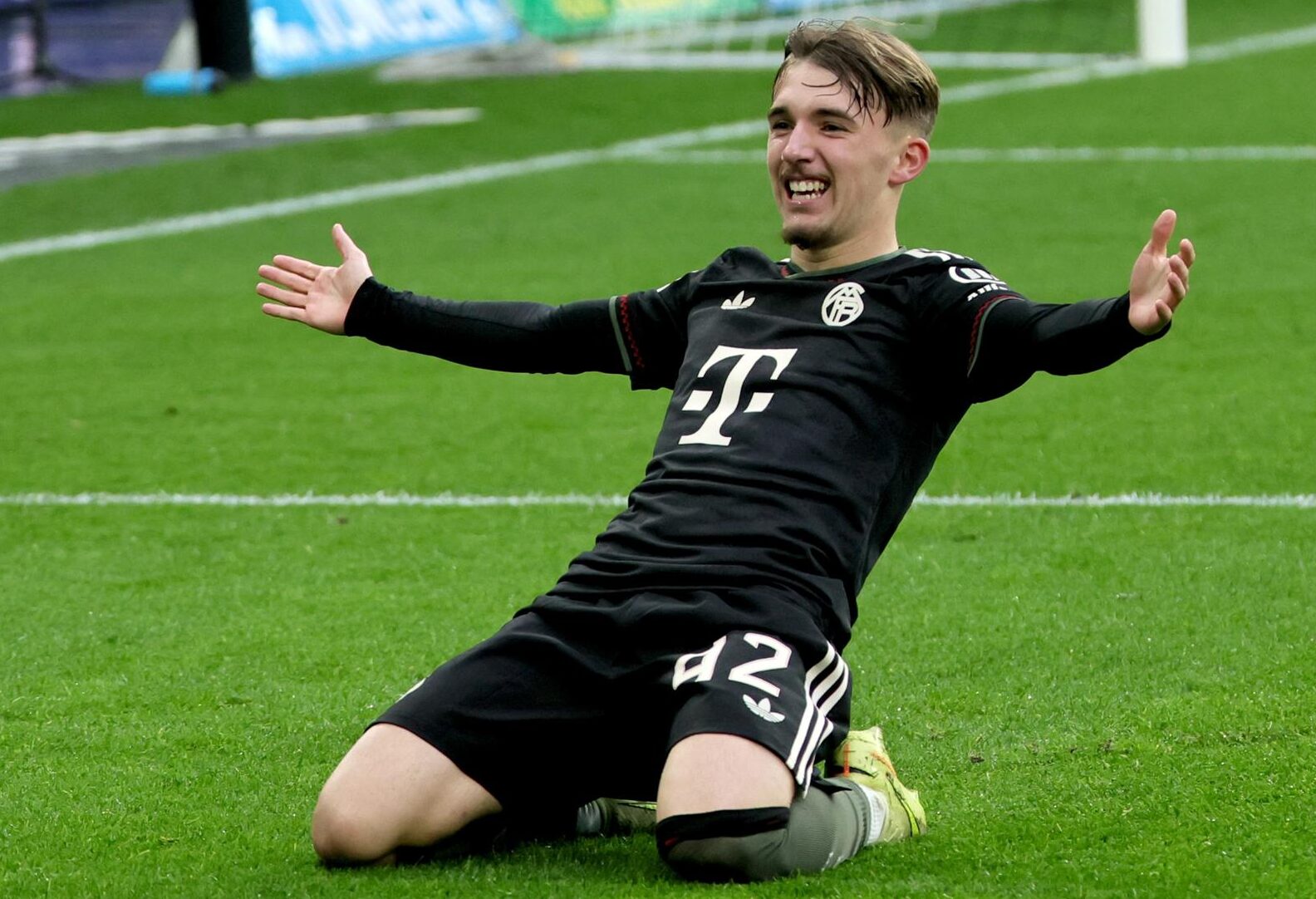 La gran oportunidad de escape: Lennart Karl, joven talento del Bayern, admite su sueño de vestir la casaca blanca del Real Madrid.